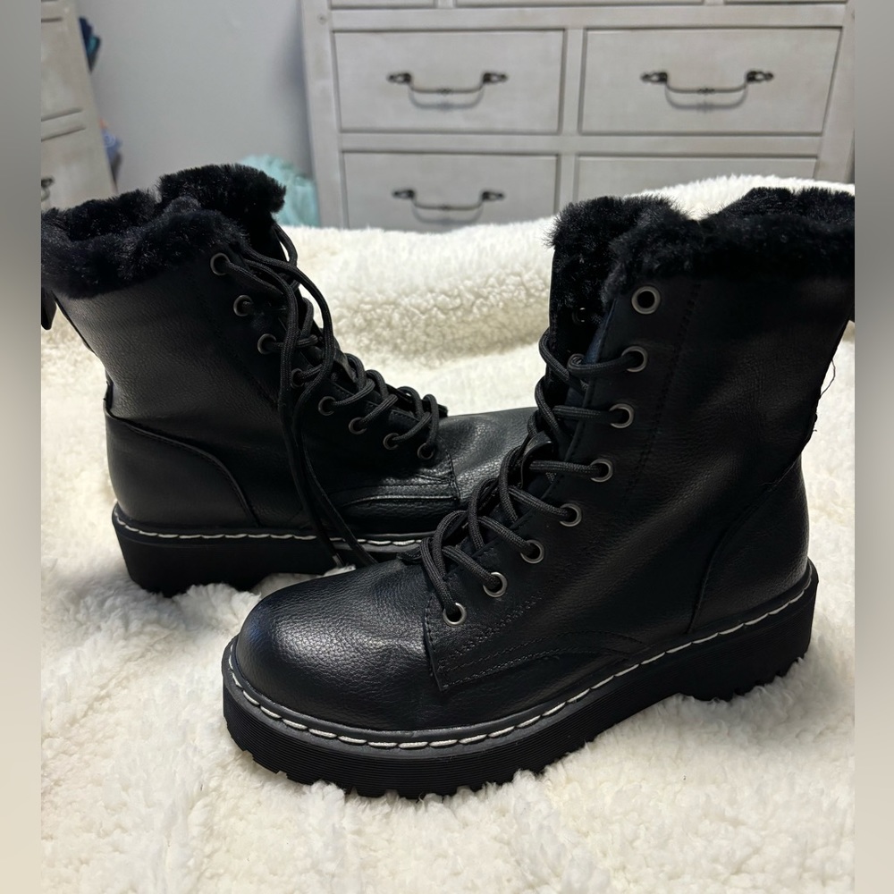 Black boots size 7 - 7 1/2 Sincerely Jules Brand